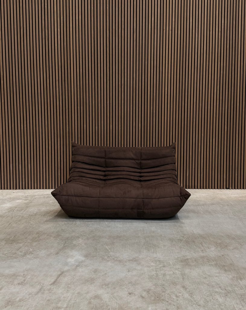 Ligne Roset Togo Small Settee tweezits | Bruin Alcantara, Ophalen of Verzenden