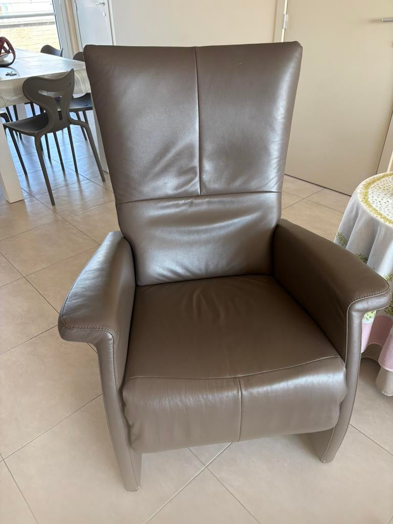 Fauteuil relax en cuir brun, Ophalen, Gebruikt, 100 tot 125 cm, Leer