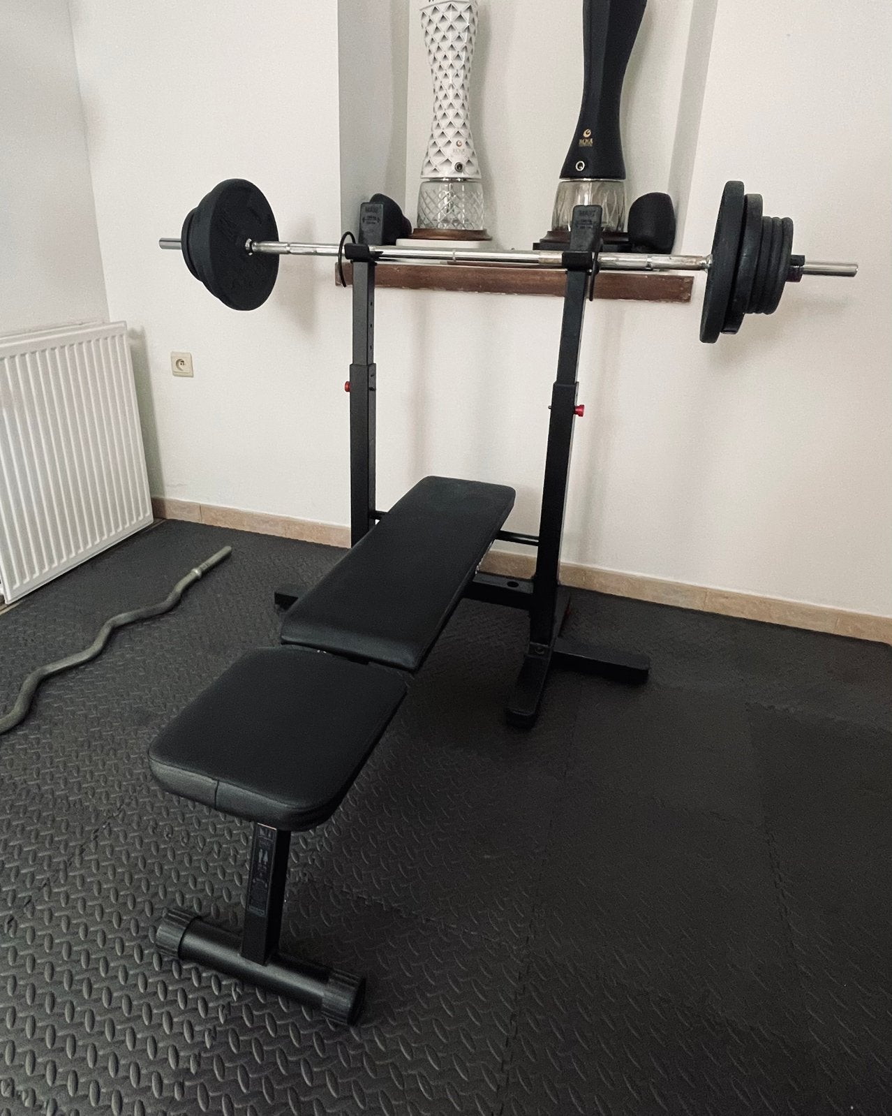 Banc de musculation Corength + Barres et poids – Bon état, Enlèvement, Comme neuf, Jambes
