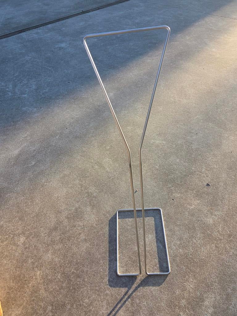 Metalen krantenrek / tijdschriftenhouder – minimalistisch de, Huis en Inrichting, Ophalen of Verzenden