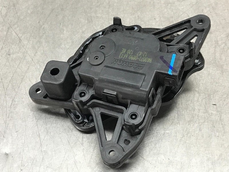ACTIONNEUR MOTEUR VOLET CHAUFFAGE Hyundai i40 CW (VFC), Dhr. M. Roggen, Stadsweg 37 37
9917 PV  WIRDUM GR., NL, Hyundai, Utilisé