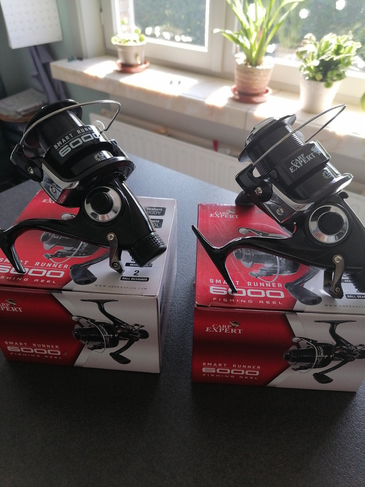 2 X CARP EXPERT SMART RUNNER 6000. NIEUW, Enlèvement ou Envoi, Neuf, Moulinet