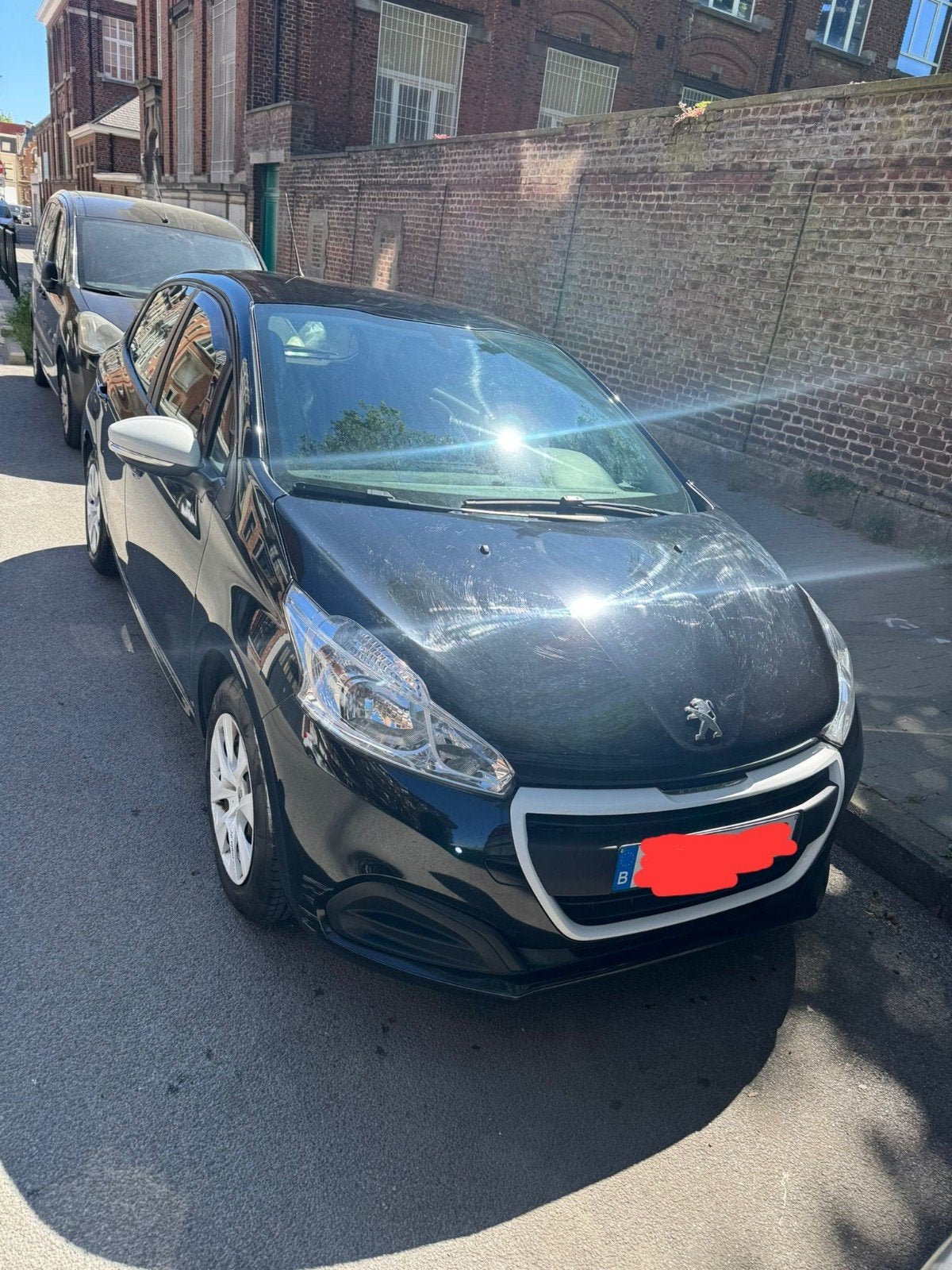Peugeot 208 1.2 essence 2017 205.000km, Autos, Achat, Boîte manuelle, Noir, 5 portes