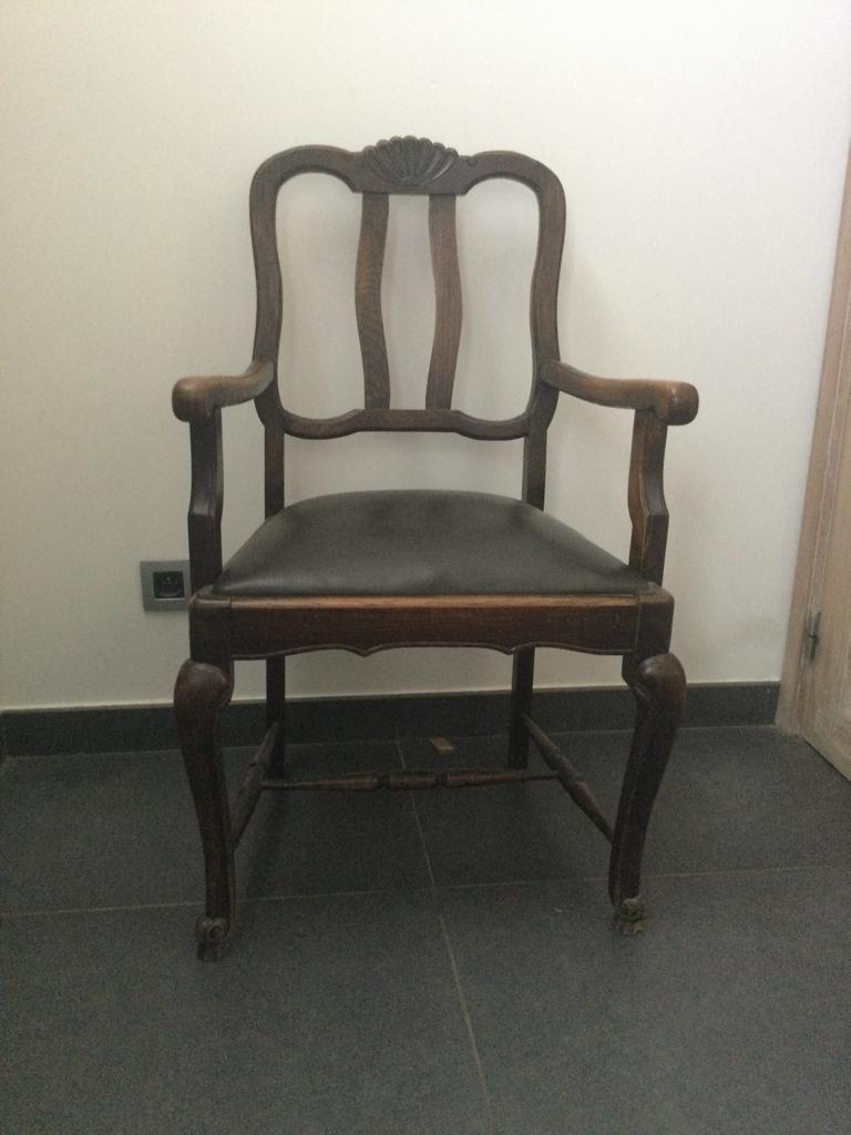 Antieke stoel lederen zitvlak, Enlèvement