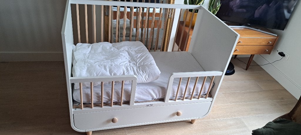 IKEA MYLLRA Kinderbed + commode + toebehoren, Ophalen, Zo goed als nieuw, Jongetje of Meisje
