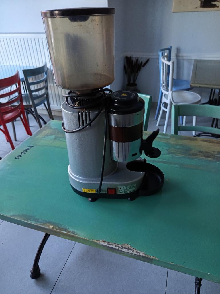 Koffiemolen, Ophalen