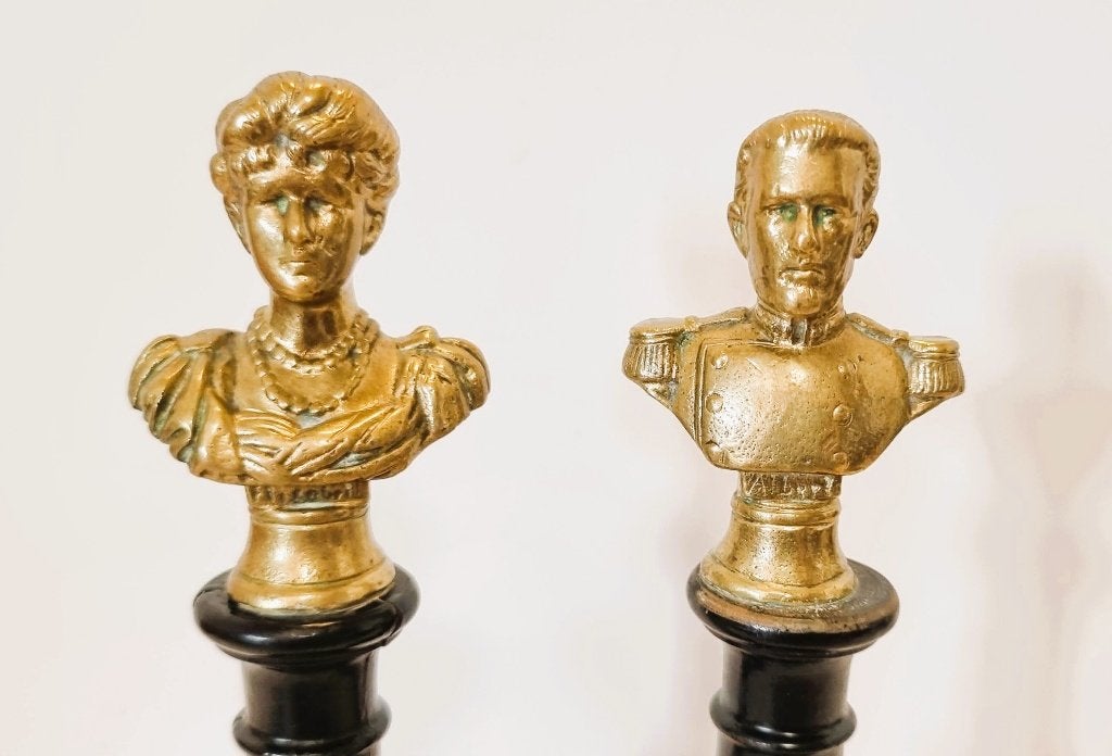 Kleine bronzen borstbeelden op sokkel., Ophalen of Verzenden, Brons