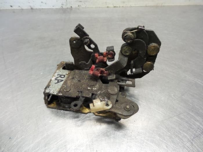Serrure portière mécanique 4portes arrière droite d'un Je, Jeep, -, Utilisé, -