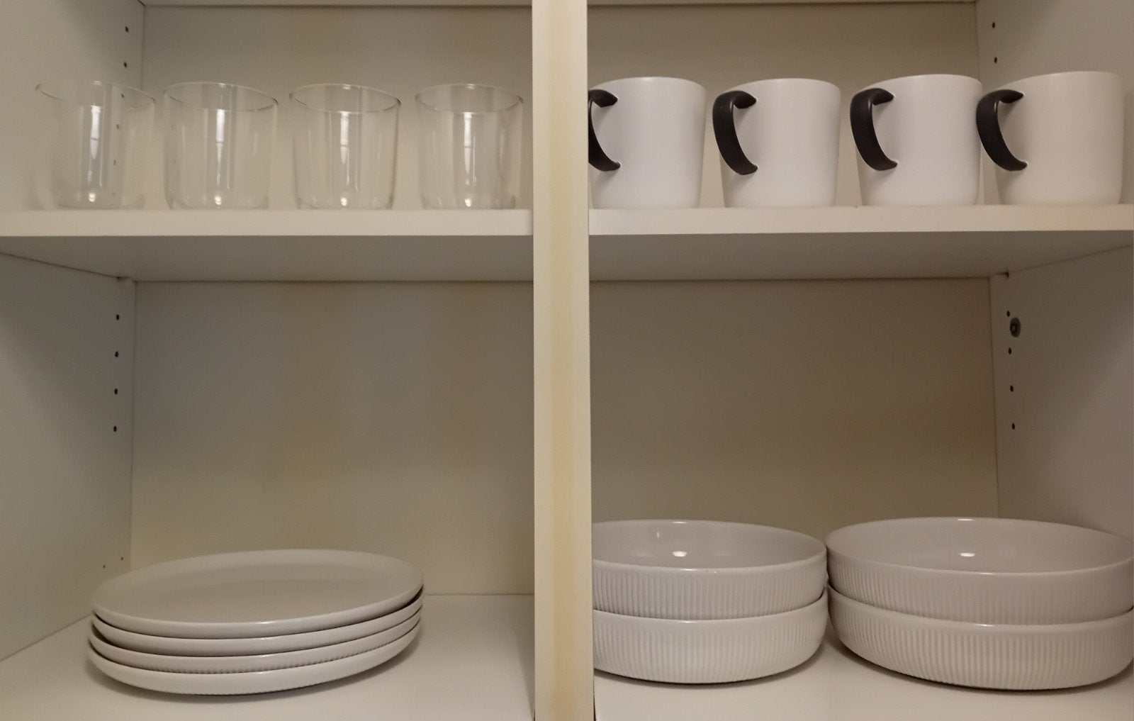 4 tassen, 4 glazen, 4 ontbijtborden, 4 diepe borden, Huis en Inrichting, Keuken | Servies, Ophalen, Bord(en)