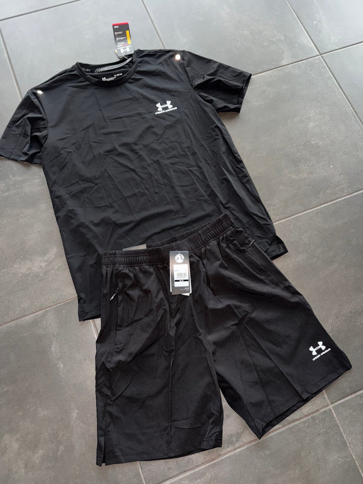 NIEUW! Under Armour Sportset OP=OP, Ophalen of Verzenden, Nieuw, Grijs, Algemeen