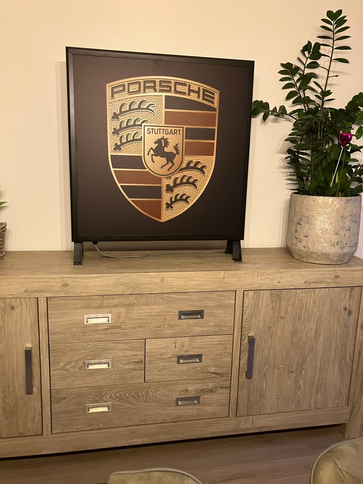 Lichtreclame lichtbak Porsche, Ophalen