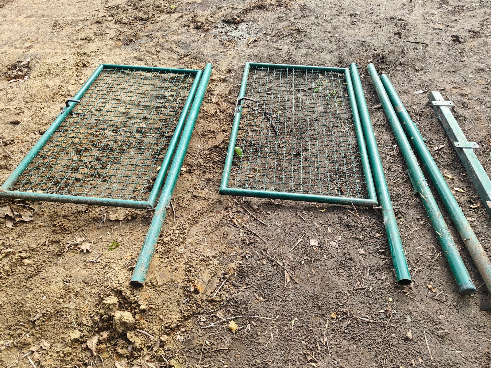 2 ports heras, avec poteaux de verrouillage, 80*120, Enlèvement, Utilisé, Fer, Porte du jardin