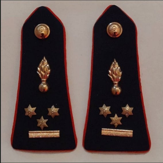 Cherche grades et calot officier ancienne gendarmerie, Collections, Enlèvement ou Envoi, Gendarmerie