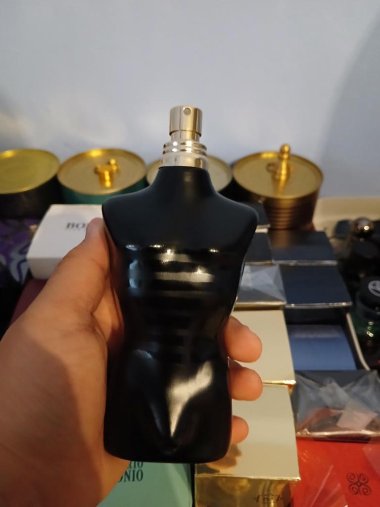 JPG le parfum, Enlèvement, Utilisé, Bouteille de parfum, Plein