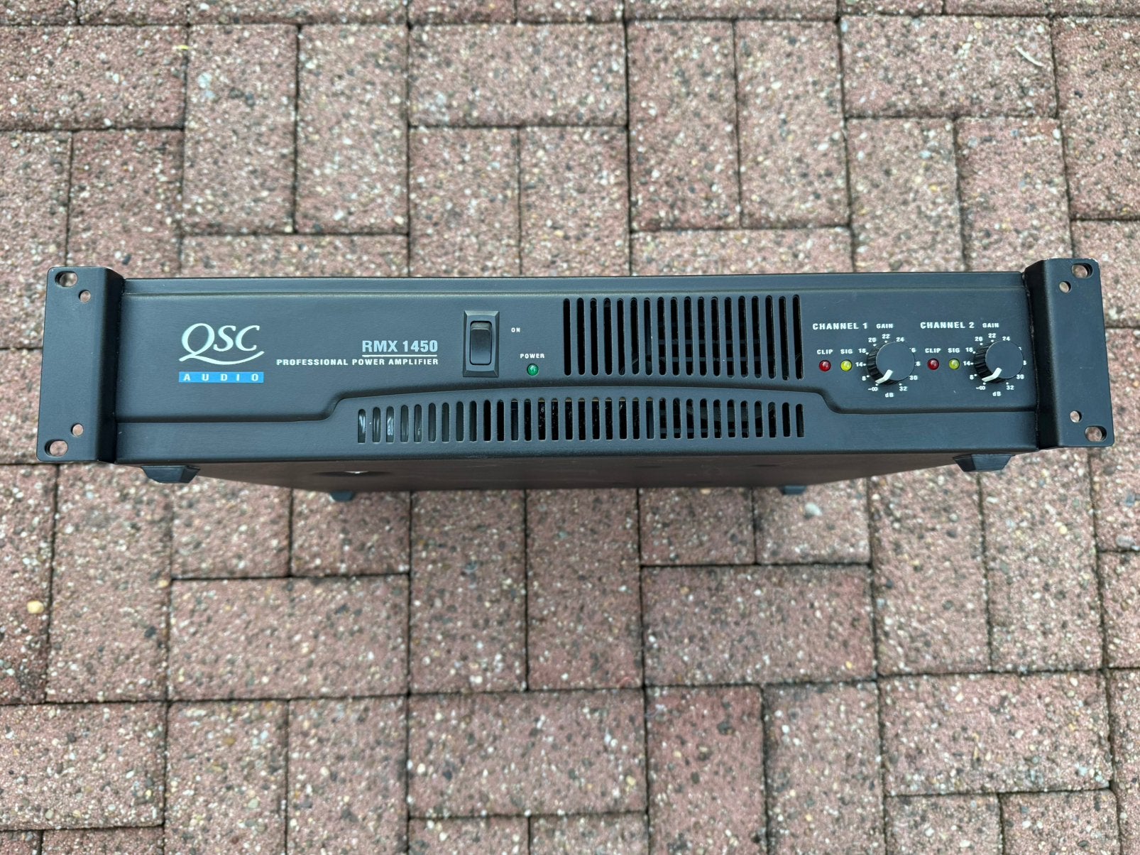 QSC RMX 1450 professionele versterker (nieuwstaat), Musique & Instruments, Enlèvement, Comme neuf