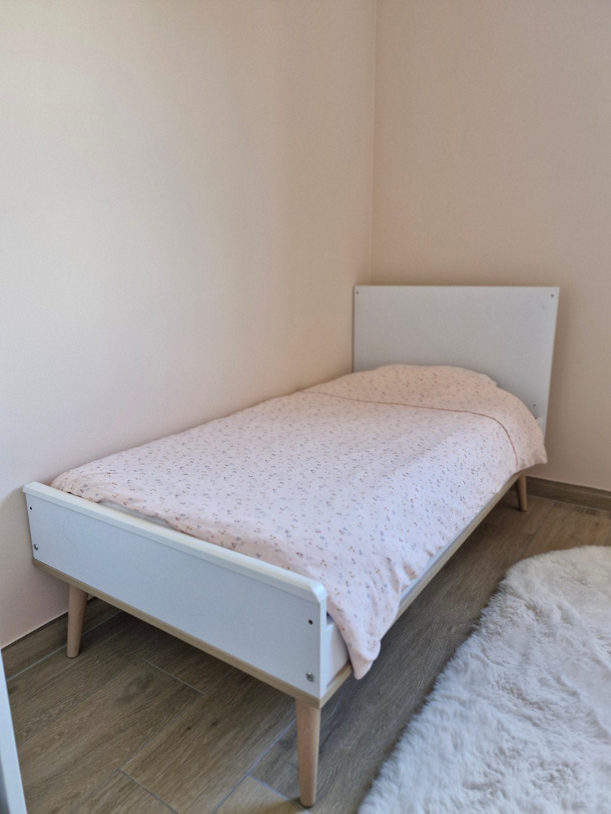Berceau Quax Flow 70x140cm avec kit junior en blanc/chêne, Enfants & Bébés, Enlèvement, Utilisé, Lit