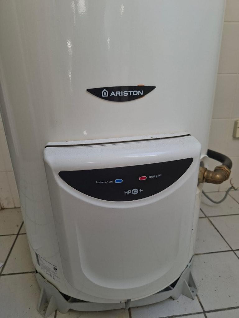 Elektrische boiler, Doe-het-zelf en Bouw, Ophalen, 100 liter of meer, Boiler, Minder dan 3 jaar oud