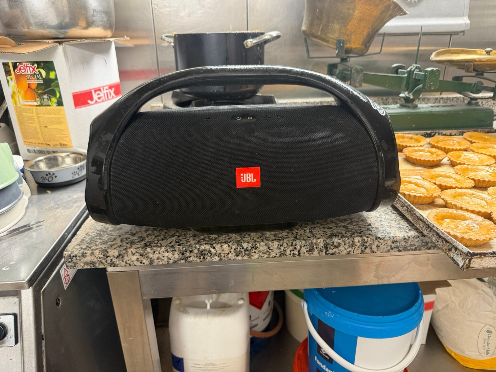 Boombox JBL, TV, Hi-fi & Vidéo, Enceintes, Enlèvement ou Envoi, Comme neuf, JBL