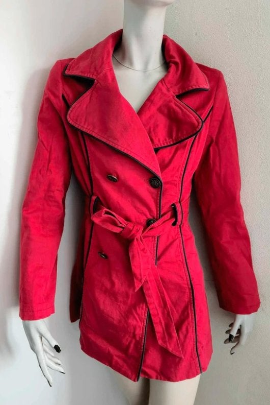 Rode trenchcoat jas Fever mt 38, Kleding | Dames, Maat 38/40 (M), Fever, Ophalen of Verzenden, Gedragen