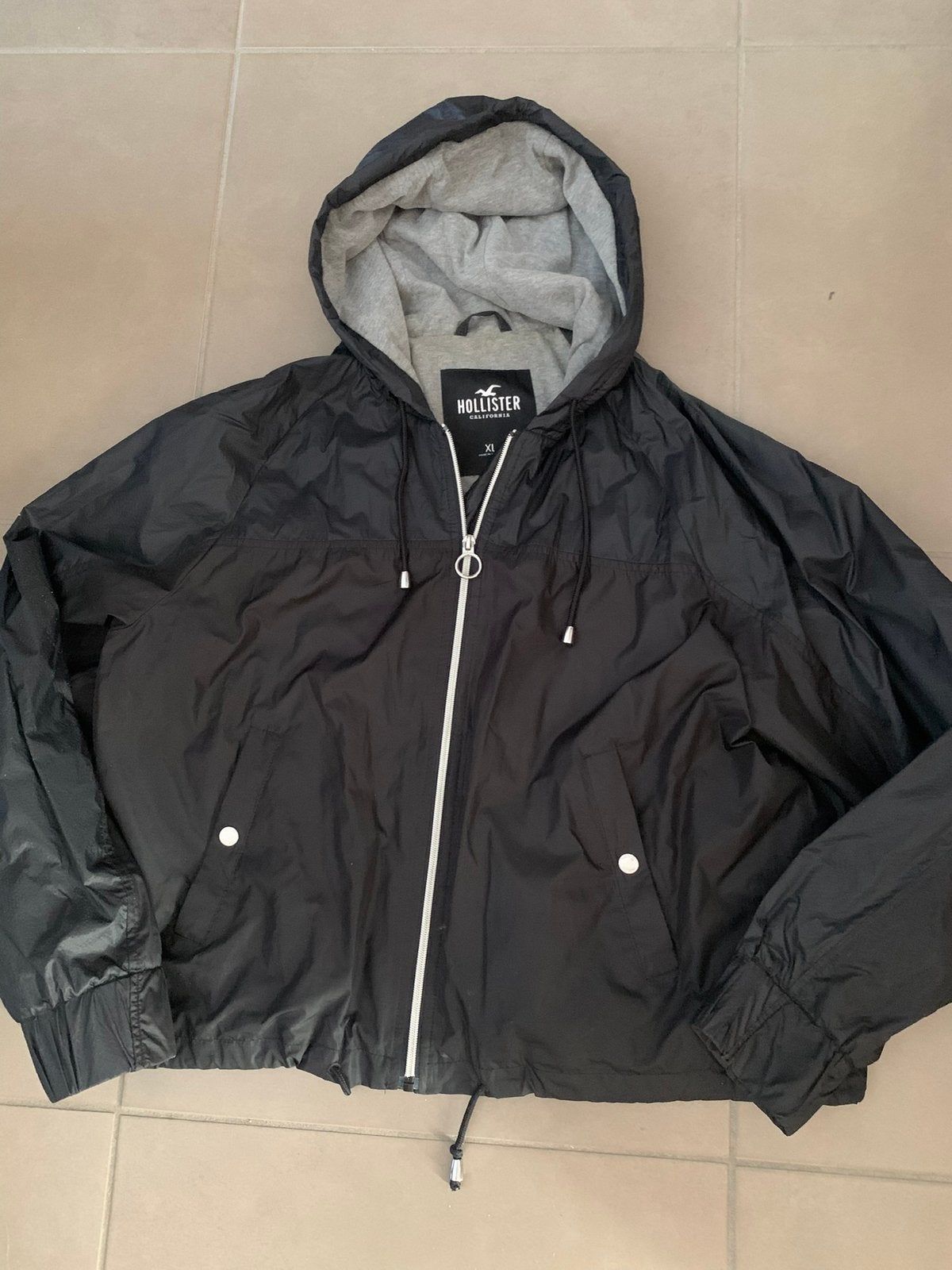Zwarte zomerjas hollister xl, Kleding | Dames, Jassen | Zomer, Ophalen of Verzenden, Zo goed als nieuw, Maat 46/48 (XL) of groter