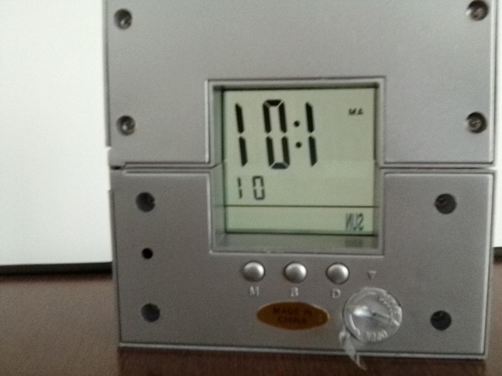 Réveil alarme de voyage en alu, Electroménager, Enlèvement ou Envoi, Neuf