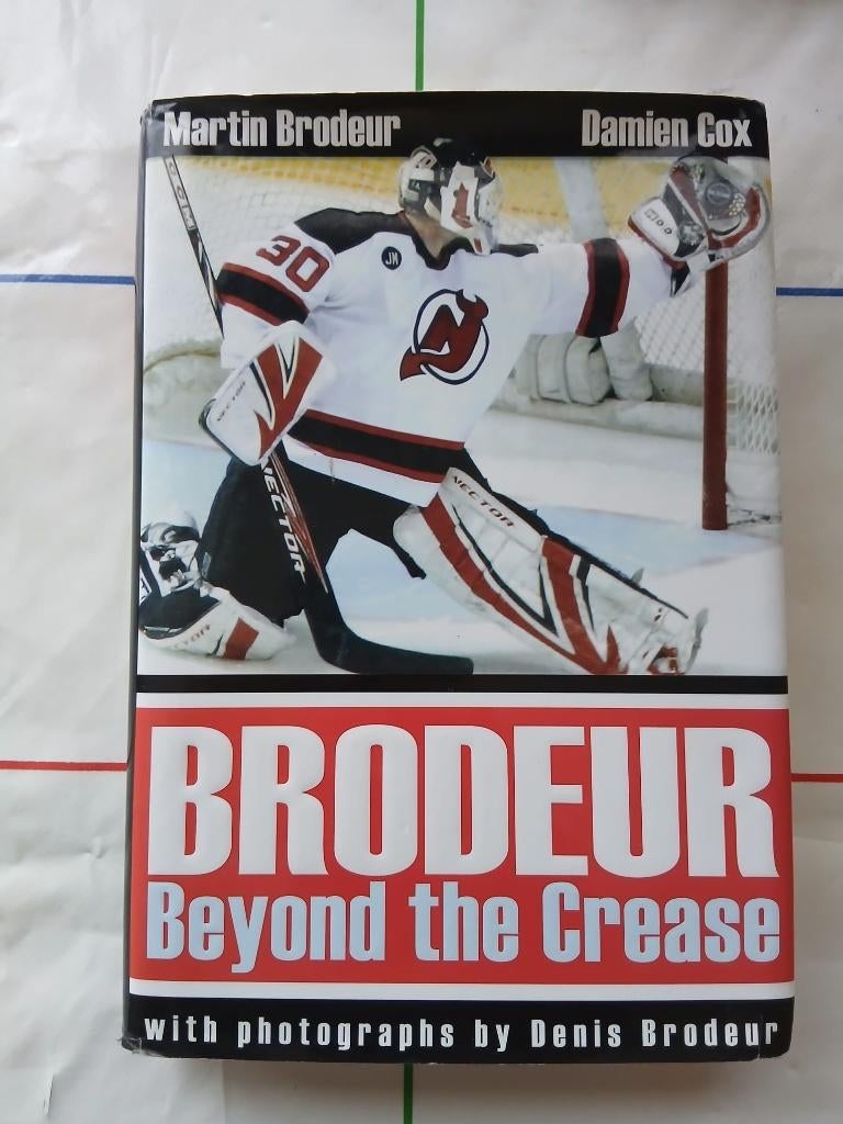 Beyond the Crease (Martin Brodeur & Damien Cox) - Engels, Wintersport, Ophalen of Verzenden, Zo goed als nieuw, Martin Brodeur