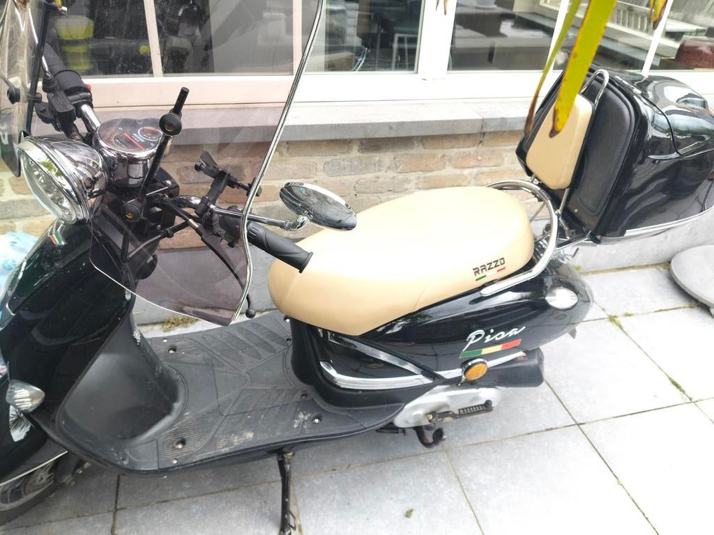 Razzo Pisa ; Trottinette 50cc, Vélos & Vélomoteurs, Vélomoteurs & Scooters bridés, Enlèvement