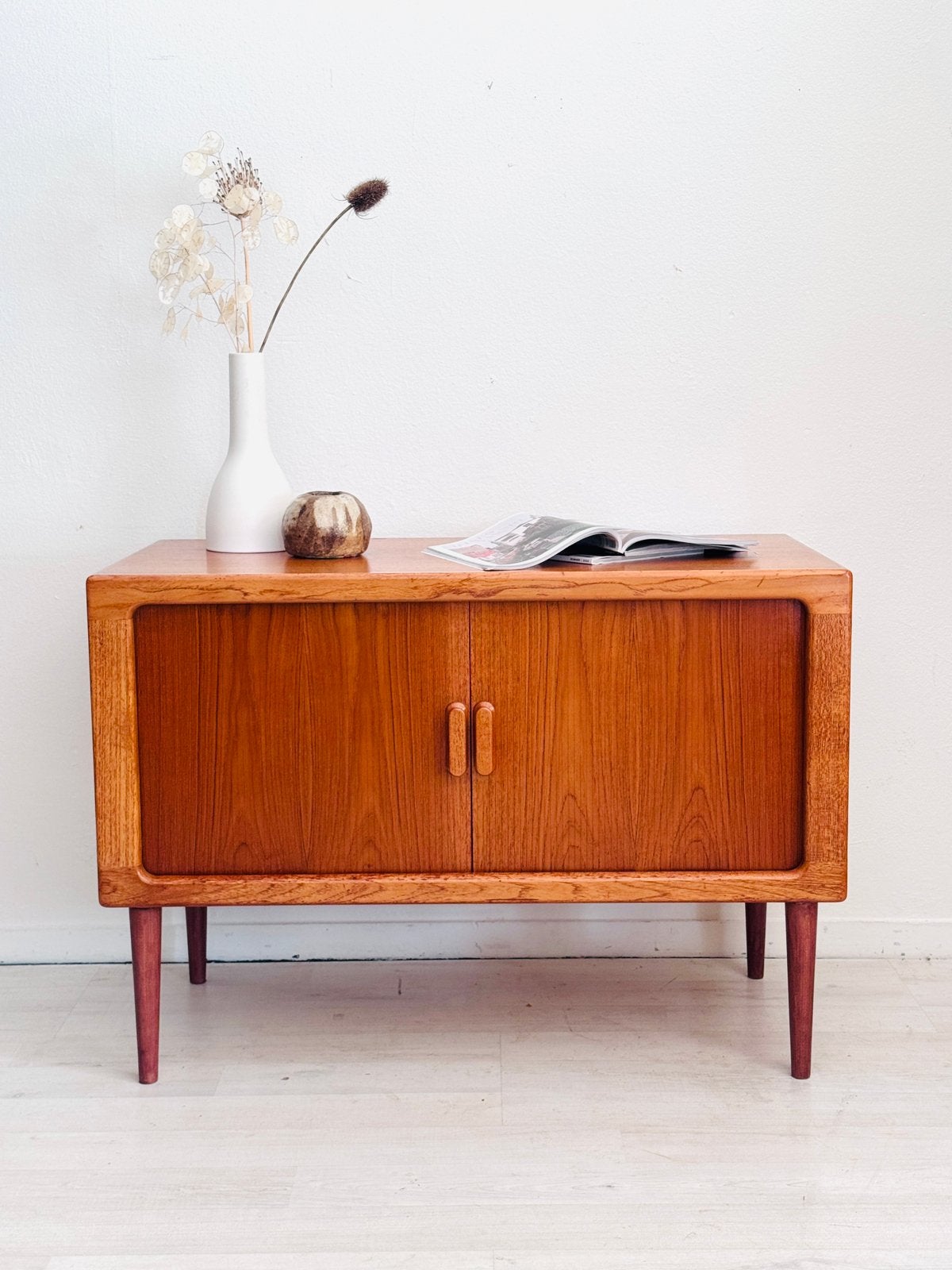 Buffet en teck danois Dyrlund vintage du milieu du siècle, Maison & Meubles, Enlèvement ou Envoi, Comme neuf, Vintage Deens Midcentury