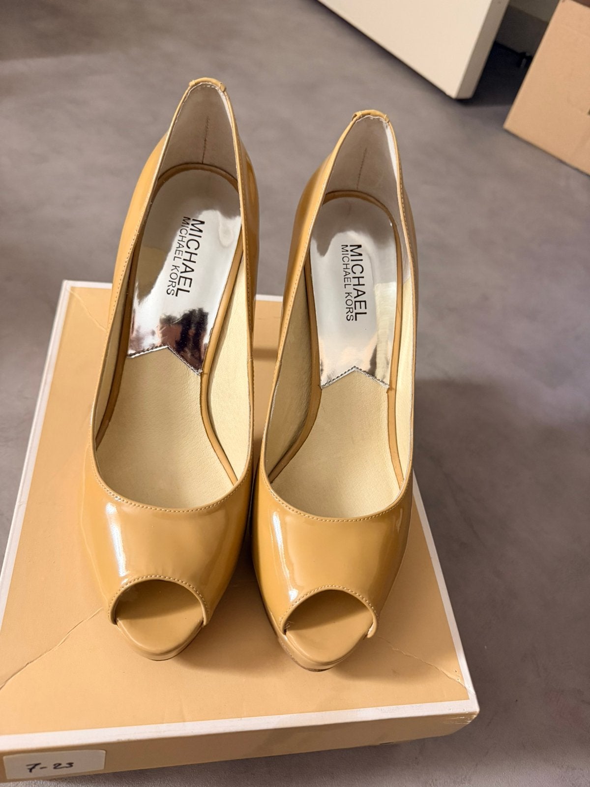 Michael Kors York Platform Pumps – Nude – Maat 39, Ophalen, Zo goed als nieuw, Beige, Pumps