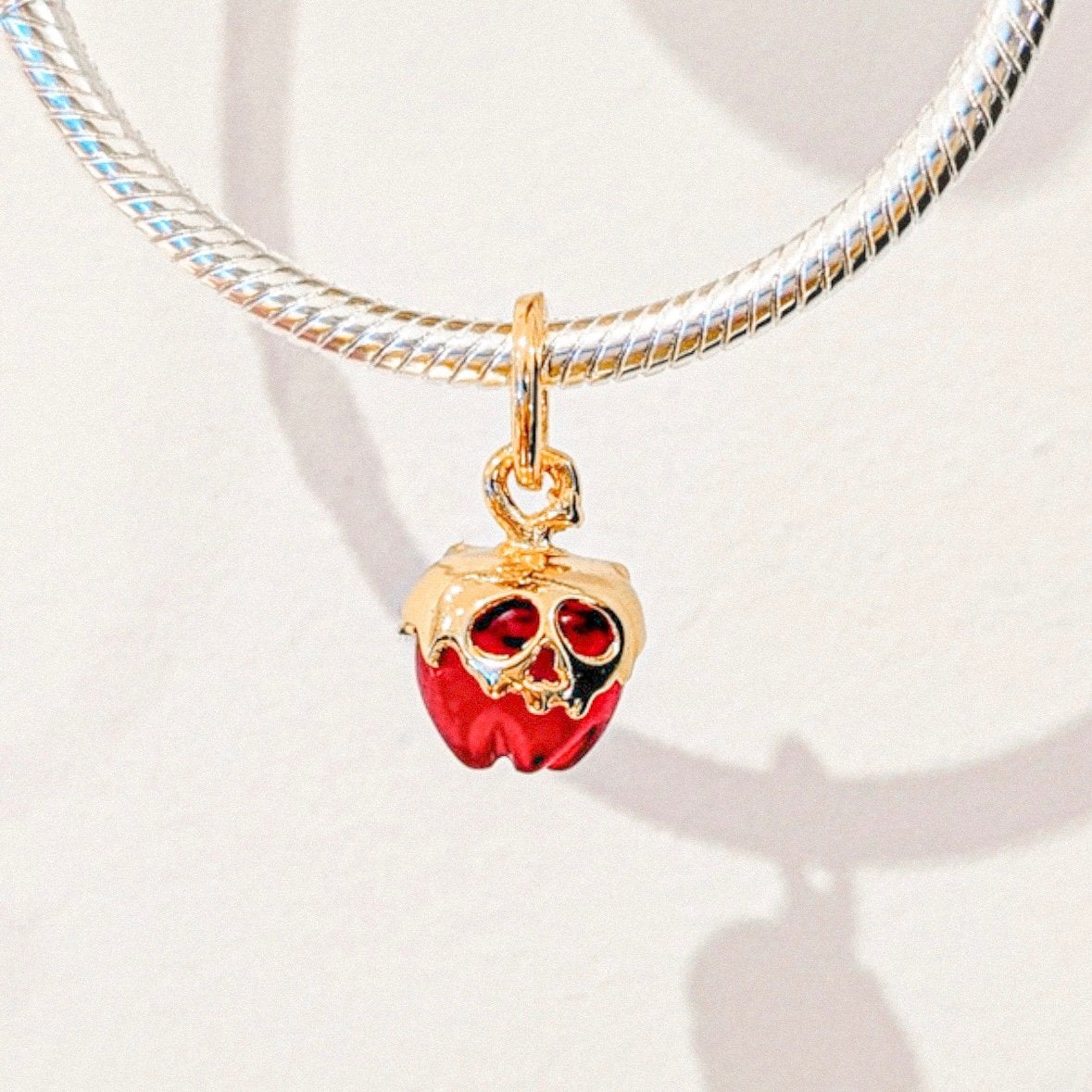 Pendentif pandora pomme blanche neige, Enlèvement ou Envoi, Comme neuf, Pendentif