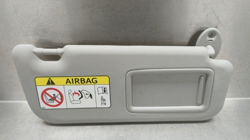 ZONNEKLEP Toyota Yaris IV (P21 / PA1 / PH1) (01-2020/-), Gebruikt, Dhr. M. Roggen, Toyota, Marinus@Japoto.nl
