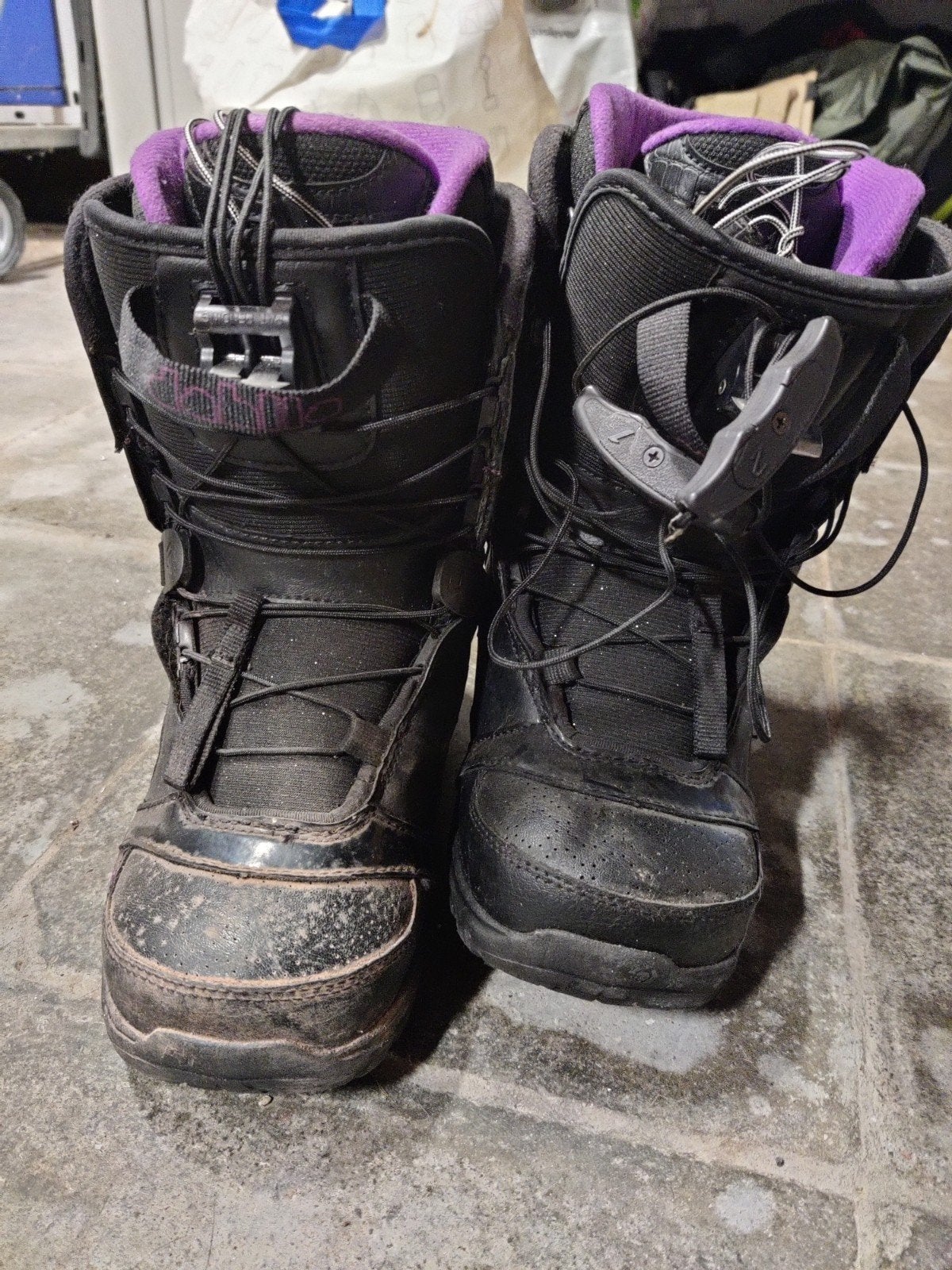 bottes de snowboard ; 3 paires (2 femmes et 1 homme), Sports & Fitness, Snowboard, Enlèvement, Utilisé, Chaussures