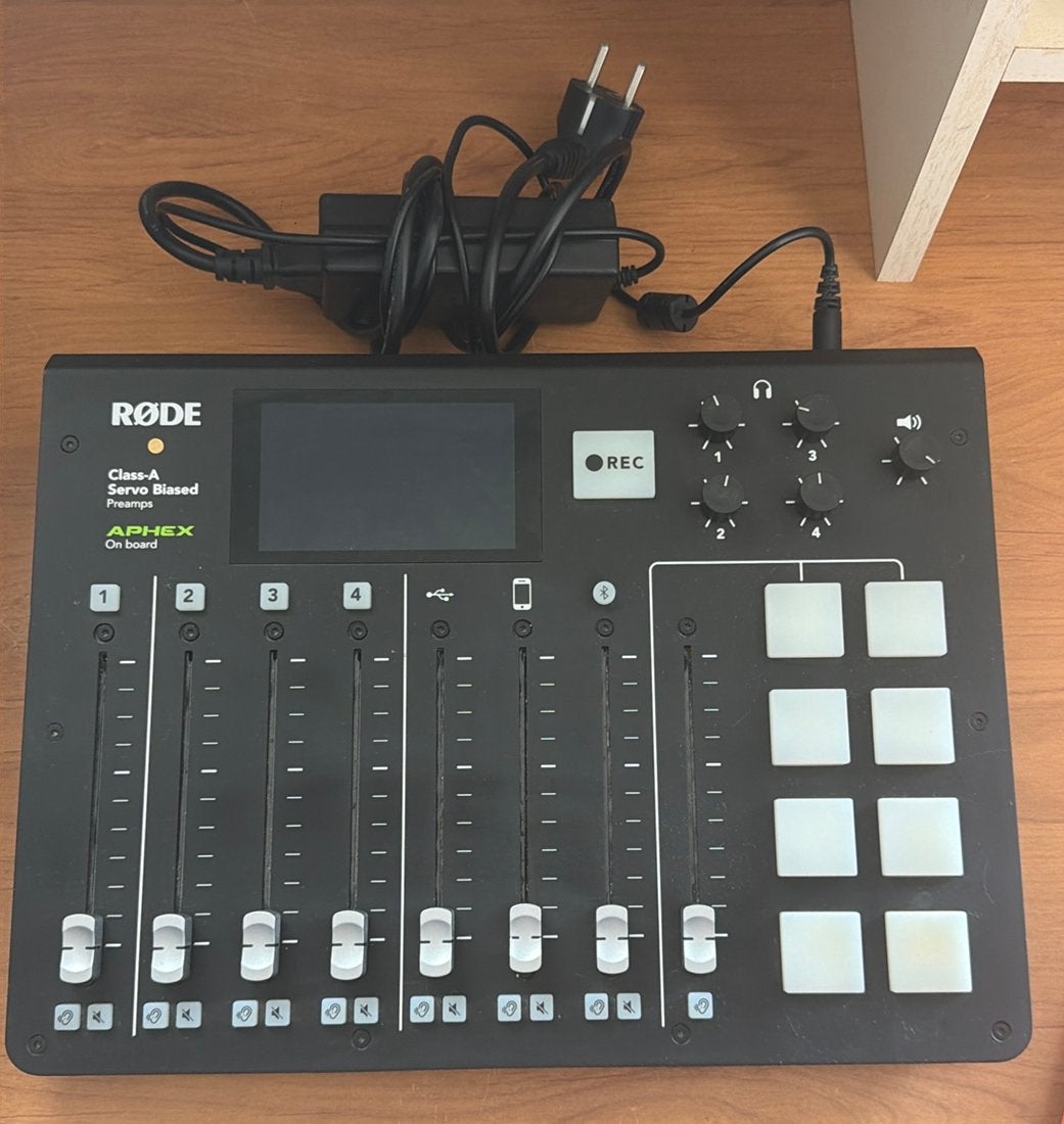 RØDECaster Pro - Mengpaneel voor podcasting, streaming, etc, Muziek en Instrumenten, Ophalen, Zo goed als nieuw