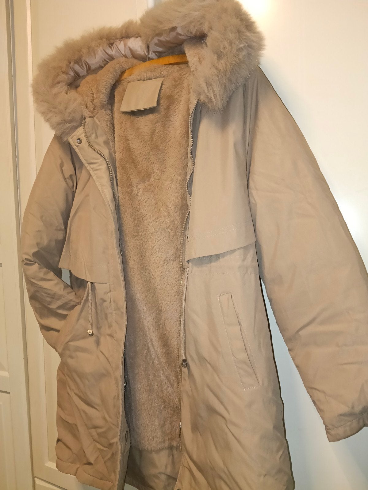een mooie dames winterjas, Ophalen of Verzenden, Zo goed als nieuw, Maat 42/44 (L), Beige