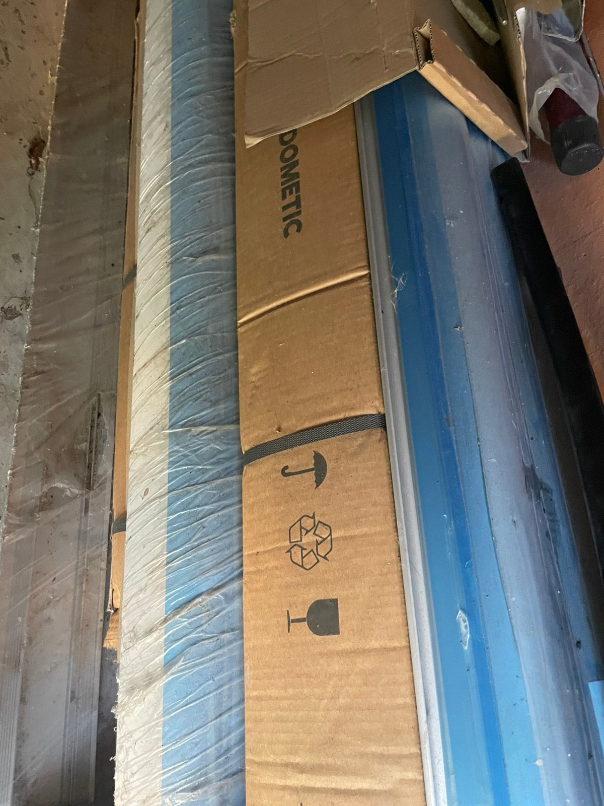 Zonwering voor huis en caravan/camionet, Ophalen, Zo goed als nieuw, Elektrisch