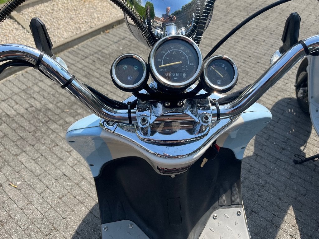 2 x Retro scooters, 49 cm³, Utilisé, Classe A (25 km/h), Essence