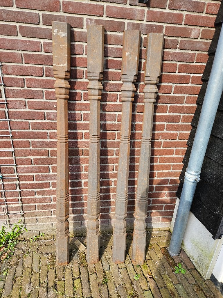 4 x gietijzeren decoratie pilaren Hoog 1.50 meter Breed 9.5, Ophalen, Zo goed als nieuw
