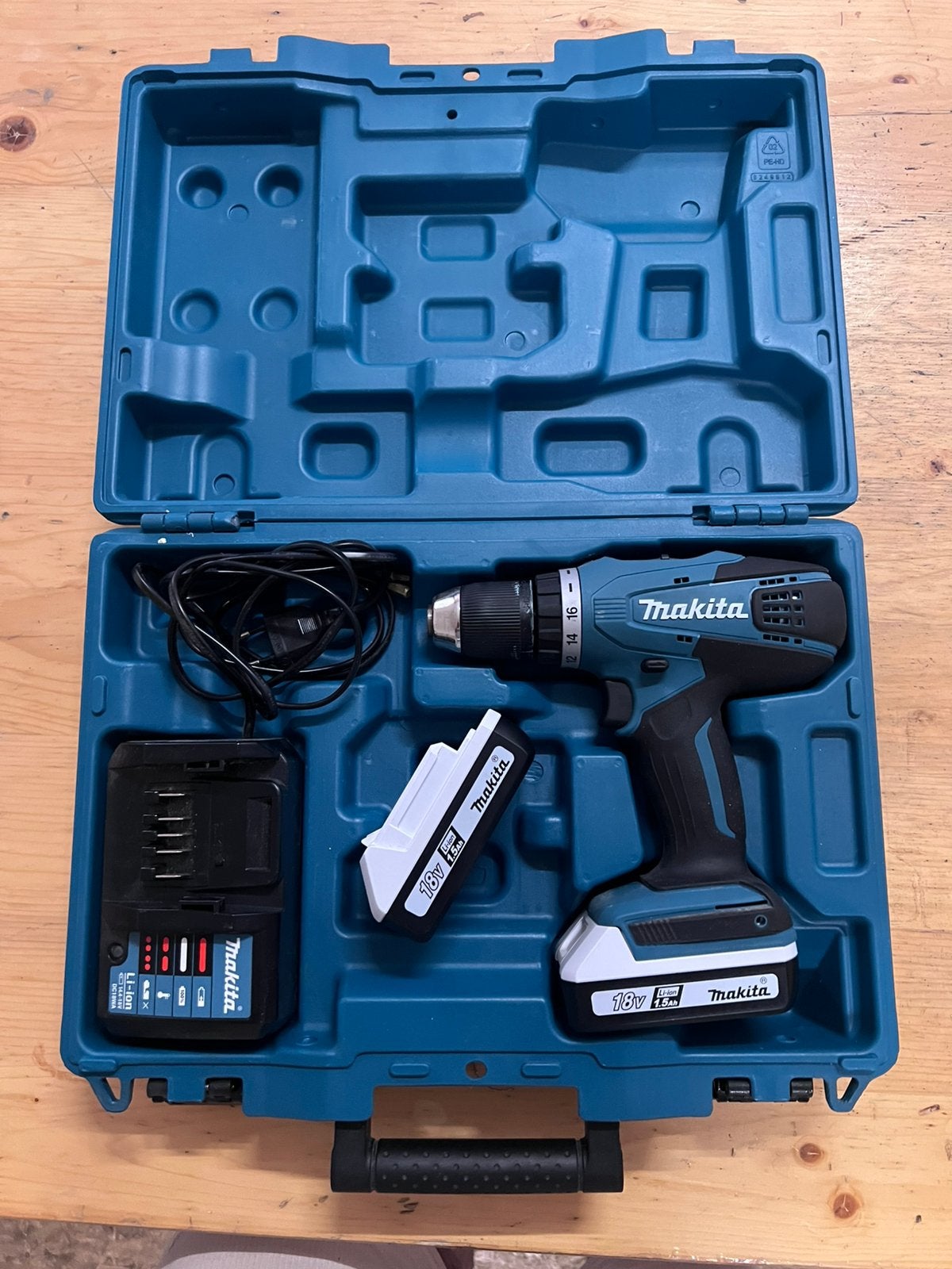 Makita DF457DWE visseuse sans fil 18V avec 2 batteries, Enlèvement, Comme neuf, Perceuse
