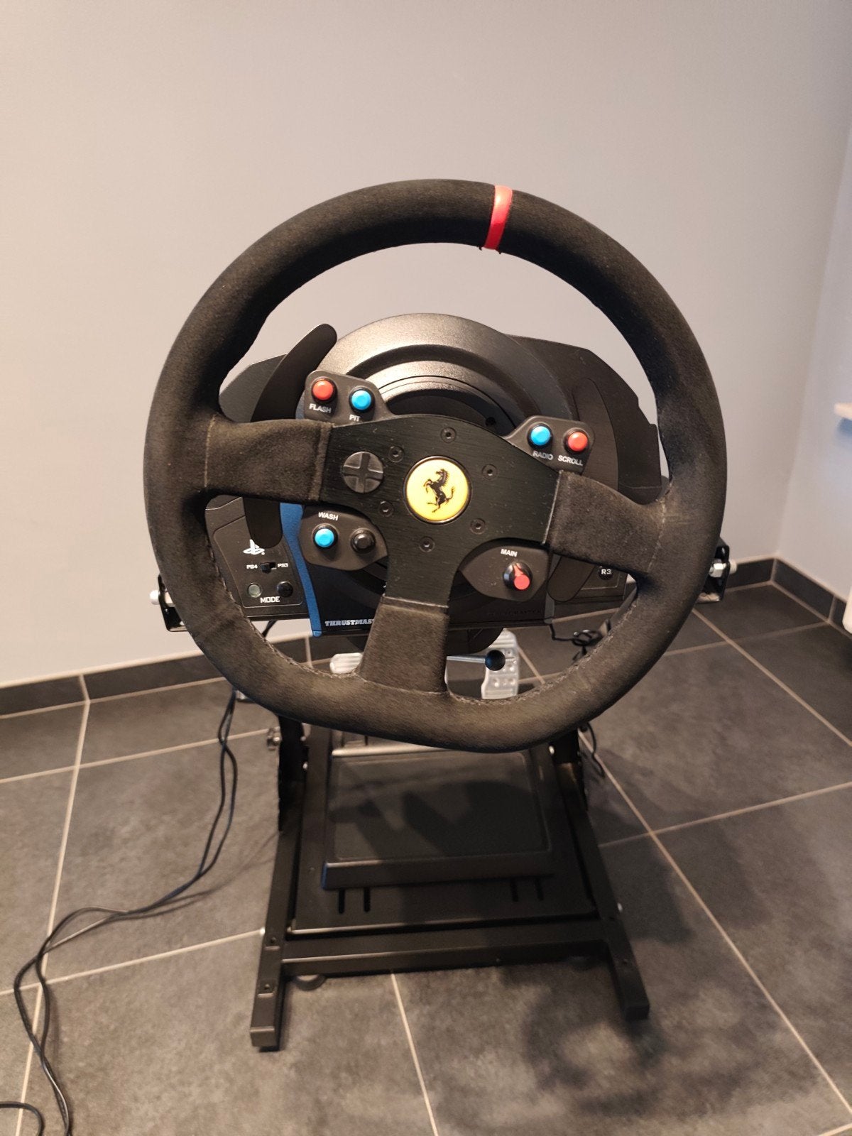 Thrustmaster T300 Ferrari Alcantara edition, 1 joueur, À partir de 12 ans, Comme neuf, Course et Pilotage