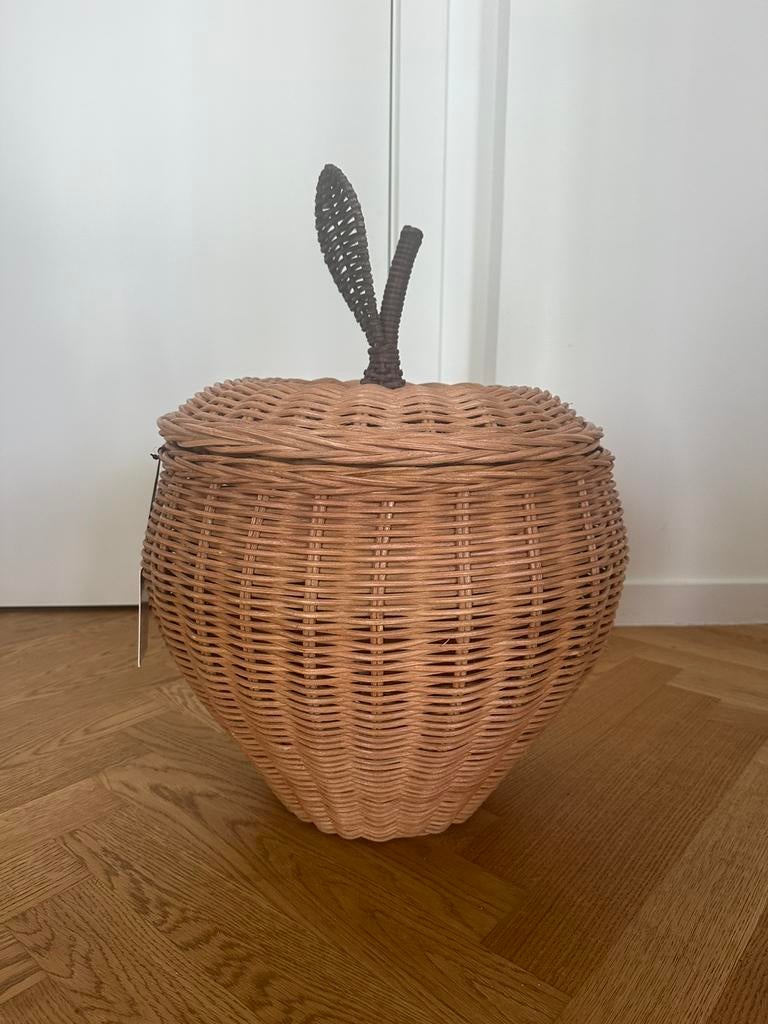 Gevlochten rotan opbergmand FERM LIVING, Huis en Inrichting, Woonaccessoires | Schalen en Manden, Zo goed als nieuw, Mand, Ophalen