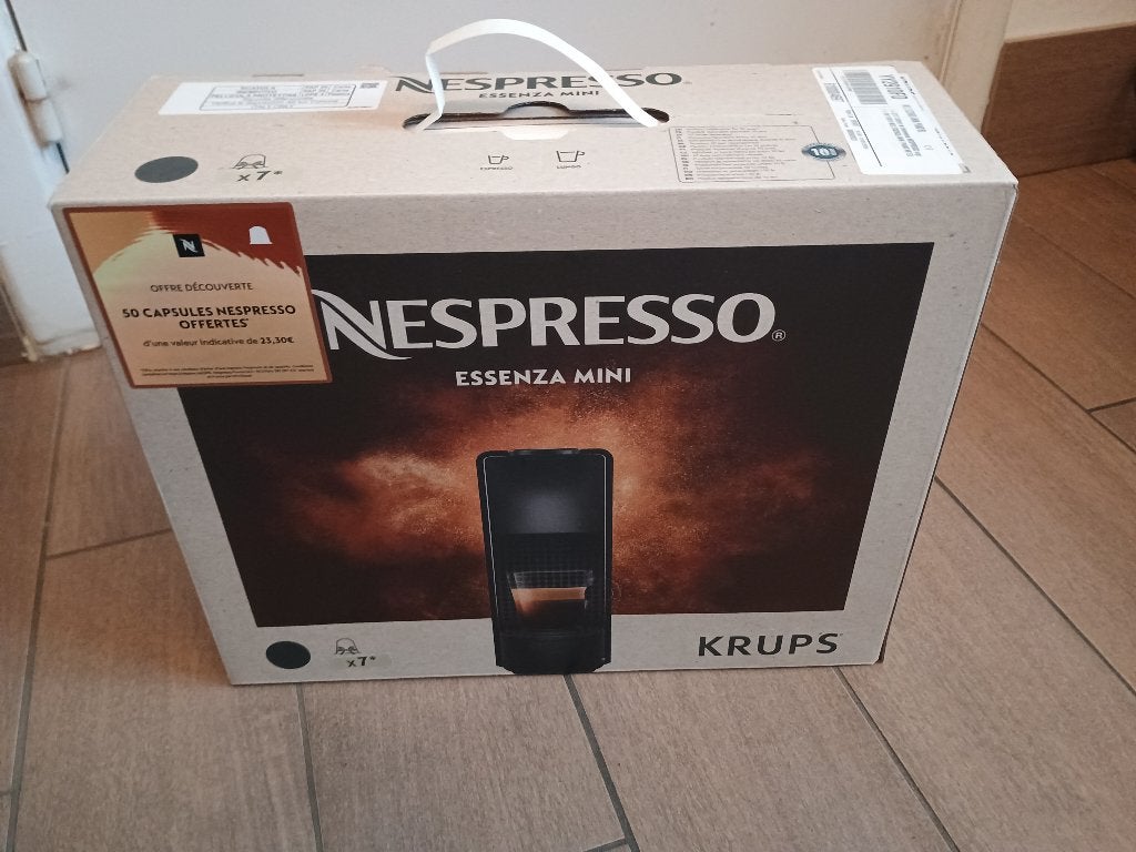 Nespresso Essenza Mini + 14 capsules, Neuf, Dosettes et capsules de café, 1 tasse, Enlèvement