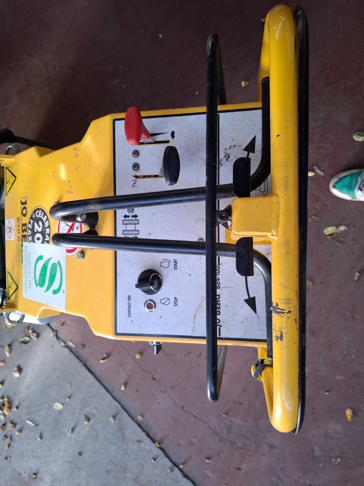Jo Beau B24-100 stronkenfrees, Ophalen, Elektrisch
