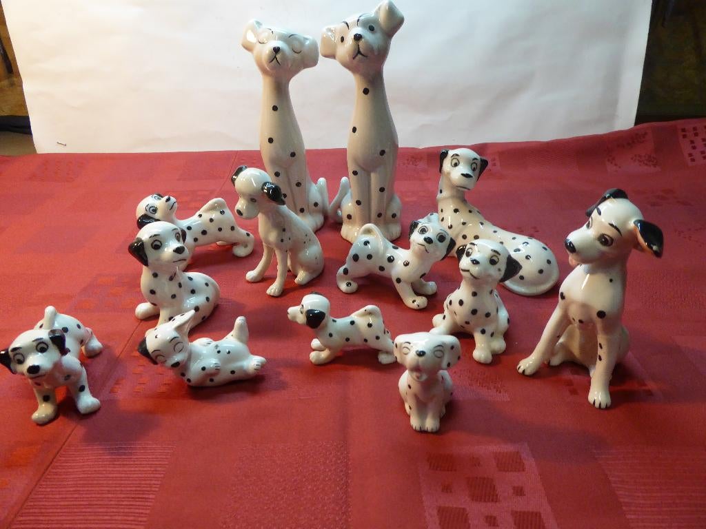 101 dalmatiens  13 figurines faïence , chien dalmatien, Enlèvement ou Envoi, Autres personnages, Utilisé, Statue ou Figurine
