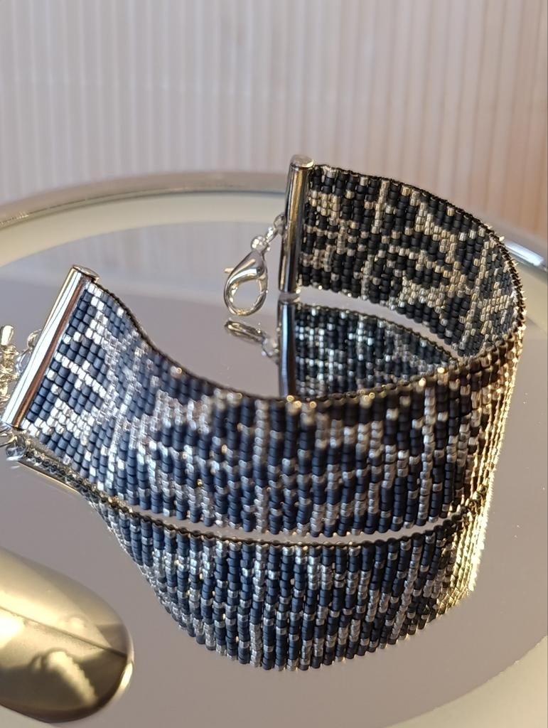 Bracelet femme tissage de perles fait main argenté/ardois, Avec bracelets à breloques ou perles, Comme neuf, Autres matériaux