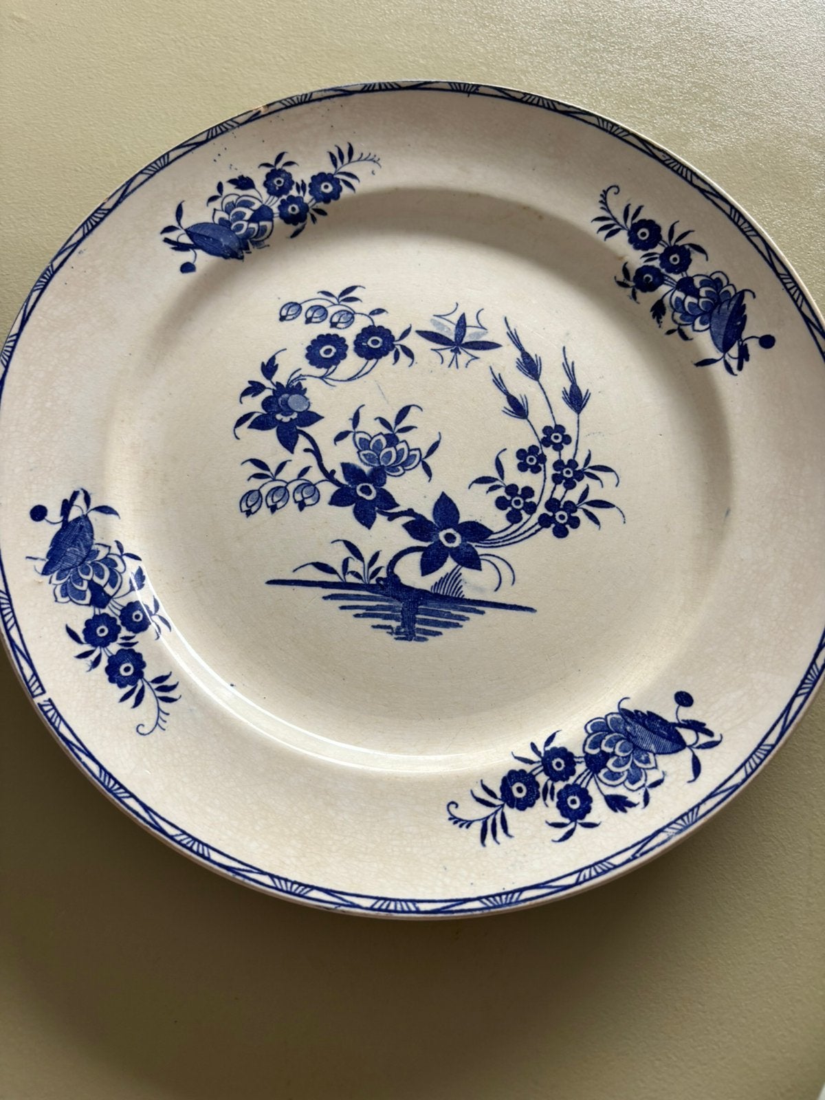 Assiette en faïence Boch, Antiquités & Art, Enlèvement ou Envoi
