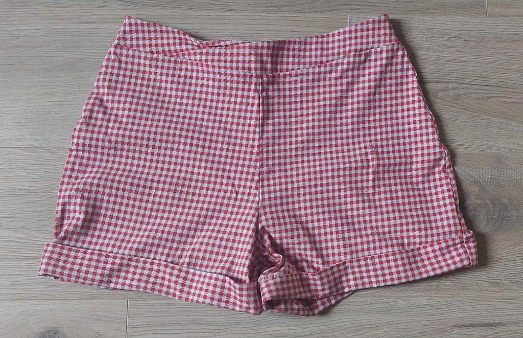 Bettie Page korte broek rood wit geruit maat 40/12 (M), Kleding | Dames, Broeken en Pantalons, Ophalen of Verzenden, Maat 38/40 (M)