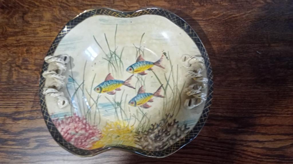 Plat ancien décor poisson  peint main, Ophalen of Verzenden