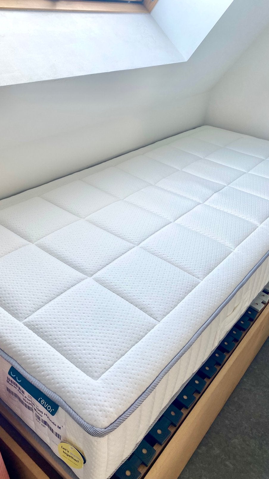 Matelas Revor AeroPocket1500Hybride90x200FERMEexcellent état, Maison & Meubles, 90 cm, Matelas, Enlèvement, 200 cm