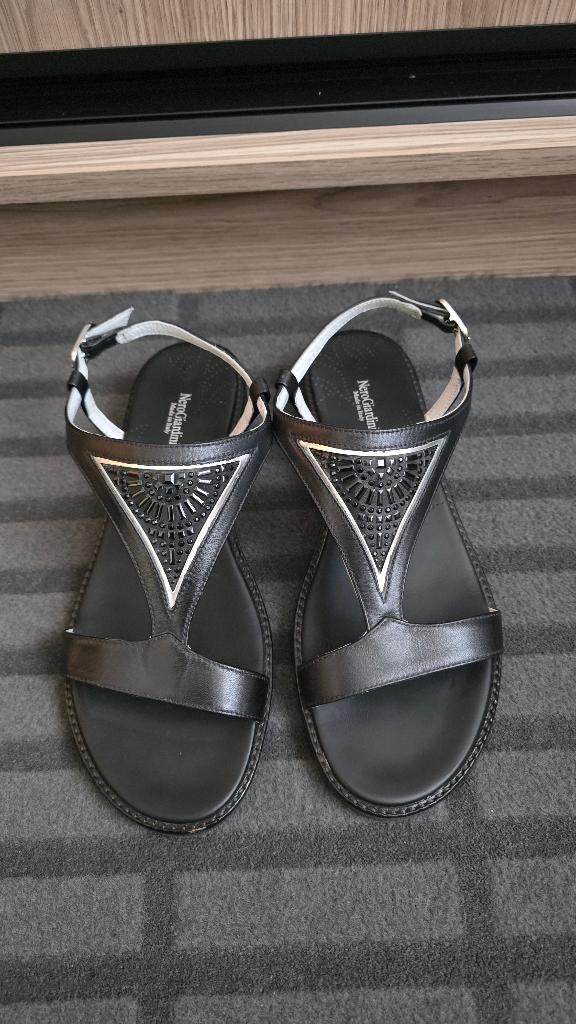 Zwarte sandaal Nero giardini maat 39, Ophalen, Zwart, Sandalen of Muiltjes, Zo goed als nieuw