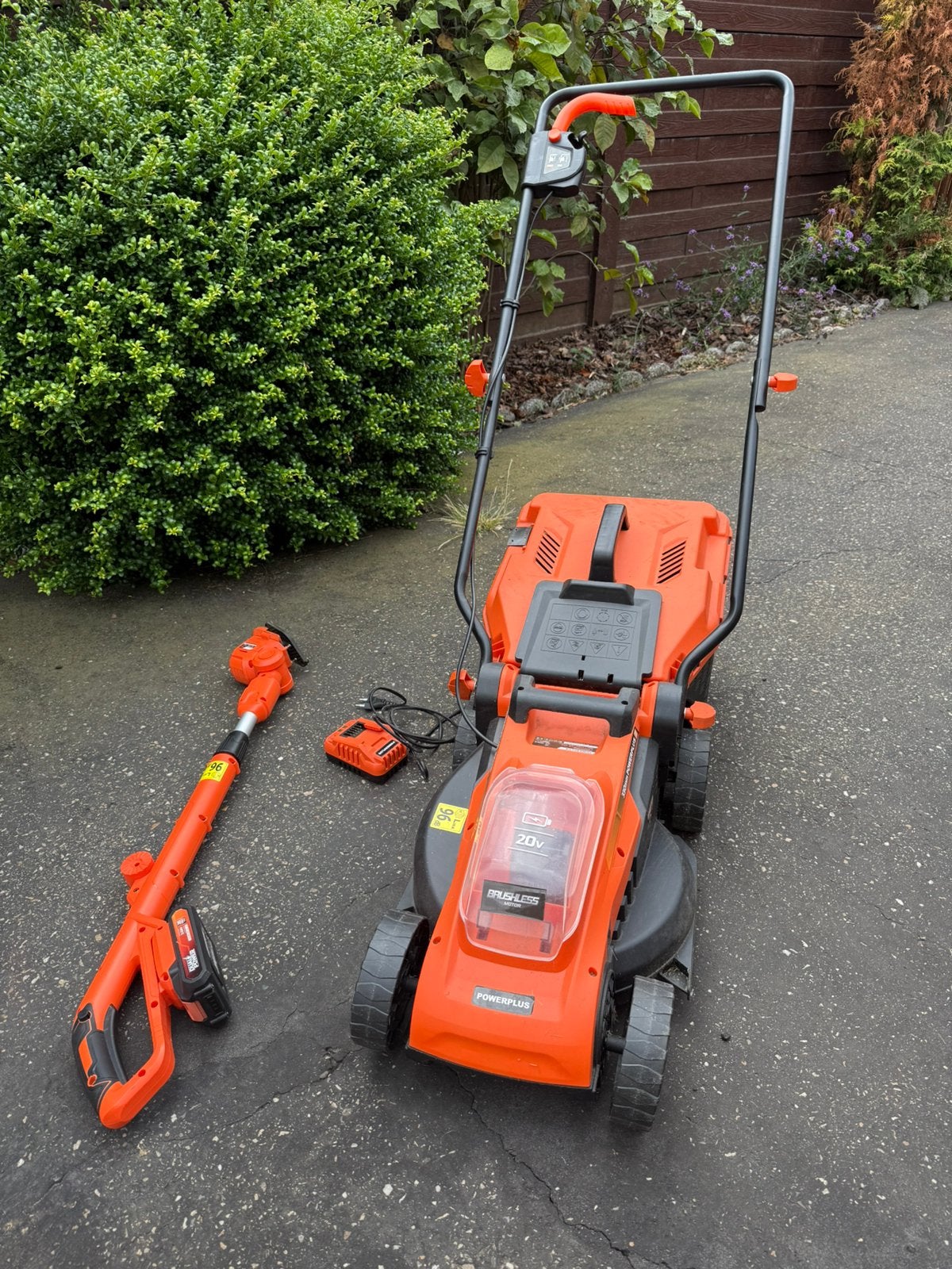 Elektrische grasmaaier + grastrimmer+heggenschaar te koop, Tuin en Terras, Ophalen, Zo goed als nieuw, Elektrische grasmaaier
